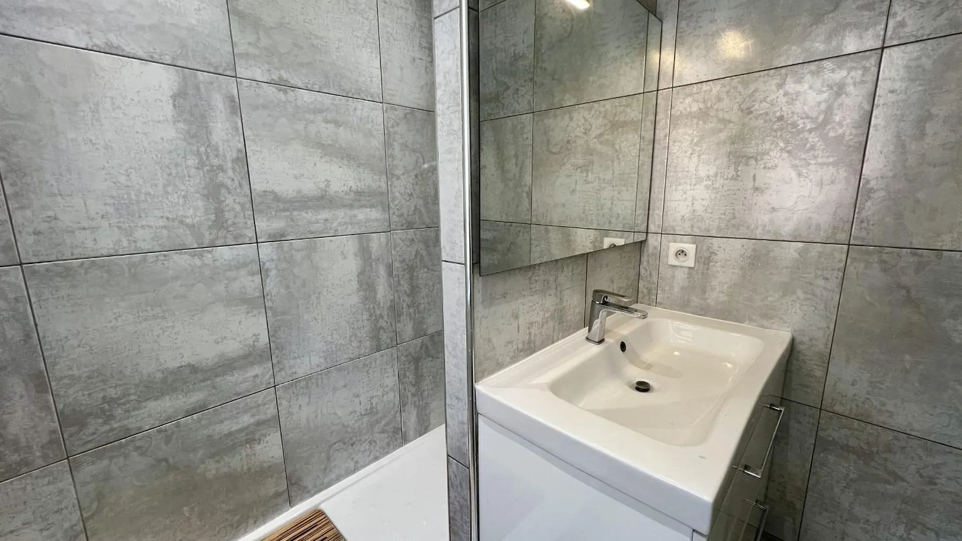 Bulle Azur Charming 3-Room Apartment لو كانيت 0*,