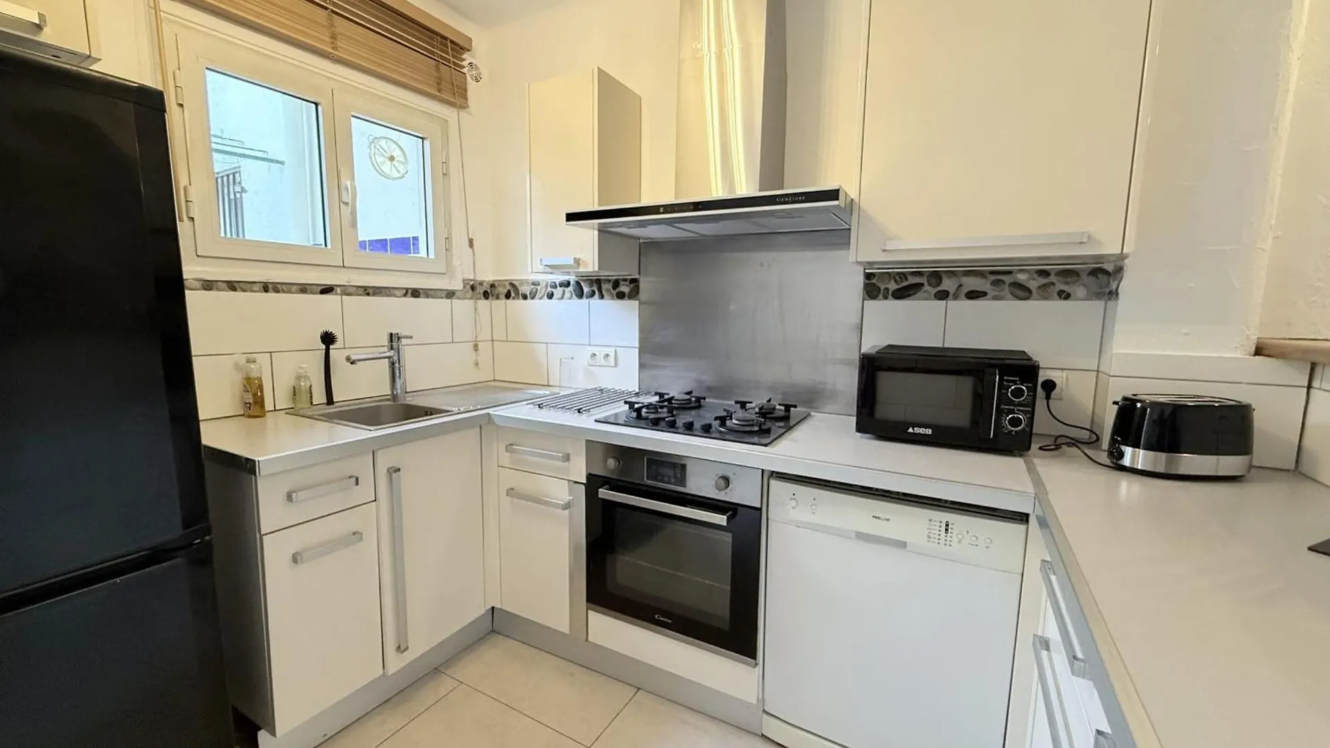 Bulle Azur Charming 3-Room Apartment لو كانيت